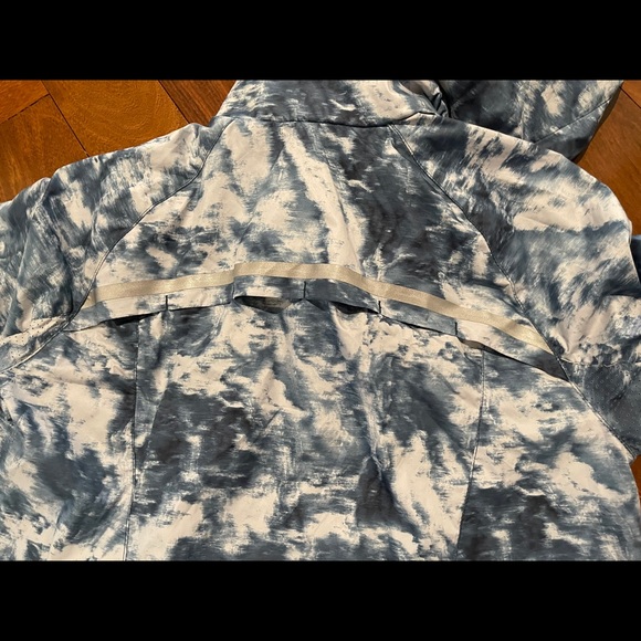 Lululemon jacket - Picture 4 of 5